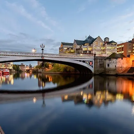 Lägenhet The Bishophill Gathering - Sleeps Up To 12 York