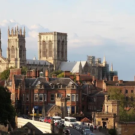 The Bishophill Gathering - Sleeps Up To 12 Apartment *