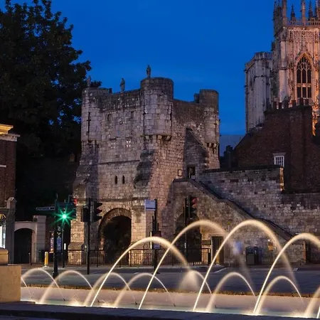 The Bishophill Gathering - Sleeps Up To 12 Apartment *