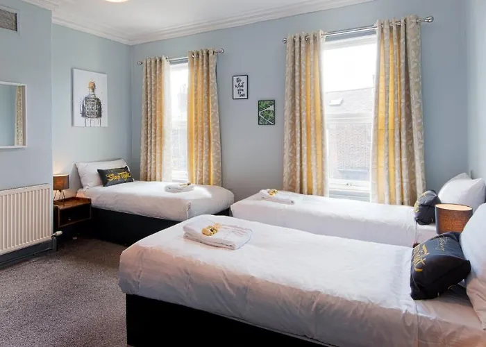 The Bishophill Gathering - Sleeps Up To 12 *