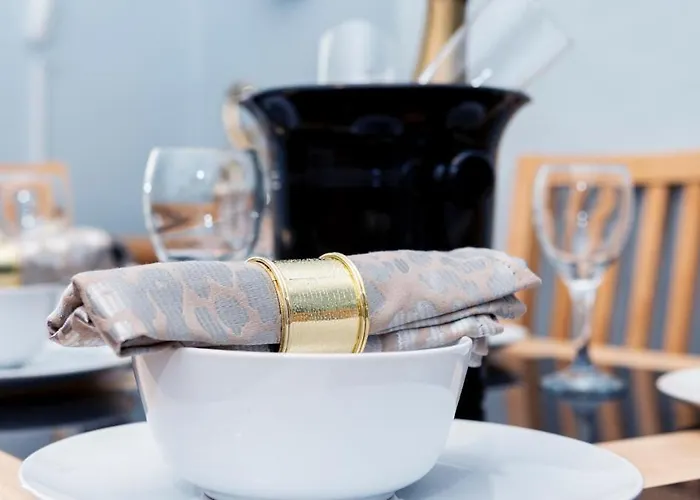 The Bishophill Gathering - Sleeps Up To 12 *