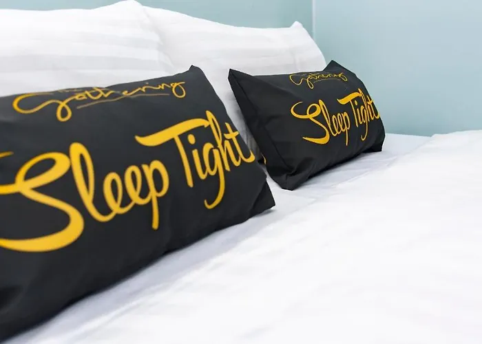 The Bishophill Gathering - Sleeps Up To 12 *