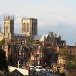 The Bishophill Gathering - Sleeps Up To 12 Apartman *