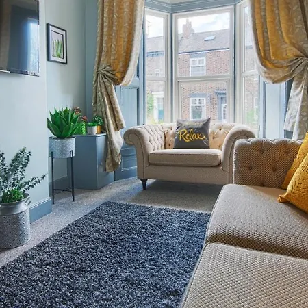 아파트 The Bishophill Gathering - Sleeps Up To 12