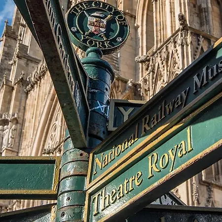 The Bishophill Gathering - Sleeps Up To 12 요크